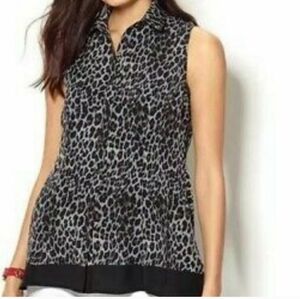 Women's Sleeveless Button-Up Blouse
